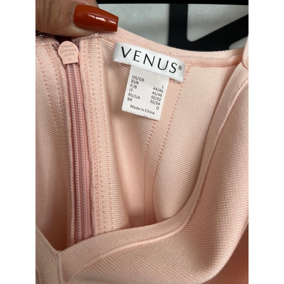 Beautiful blush peach colored Venus flattering dress - Picture 4 of 7